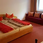 Pensión Haus Anna 3*